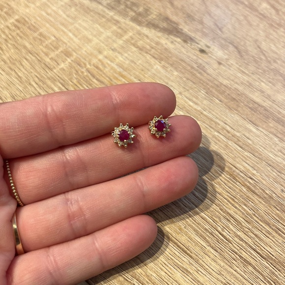 14k Gold ruby and diamond Stud Earrings - Picture 4 of 7